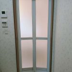 熊本県玉名市、戸建てユニットバスお風呂、折れ戸のクリーニング・塗装リフォーム