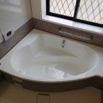 熊本県熊本市東区佐土原、戸建て住宅、ユニットバス浴室、人造大理石浴槽の割れ修理及び塗装
