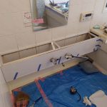 熊本県熊本市北区清水、戸建て住宅、ユニットバス浴室、カウンター下地材錆腐食のため修理、パネル貼り付け、シーリング工事